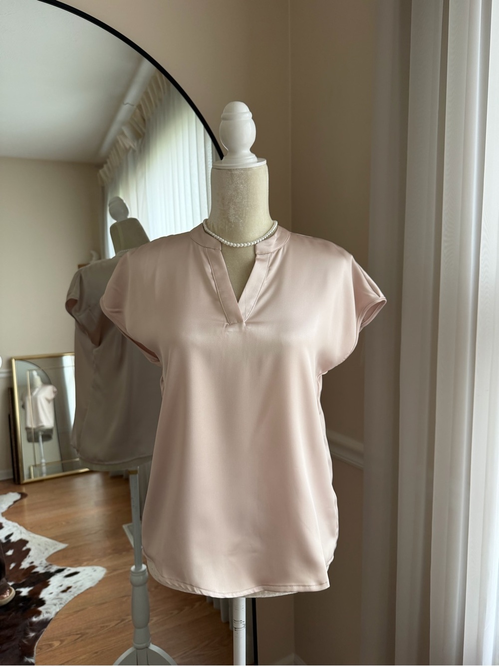 Nicole by Nicole Miller Champagne Satin Sleeve V-Neck Blouse Size S